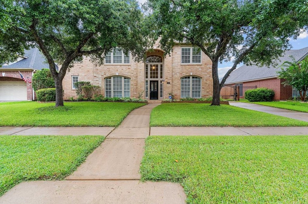 8619 Westbrook Forest Dr, Sugar Land, TX 77479