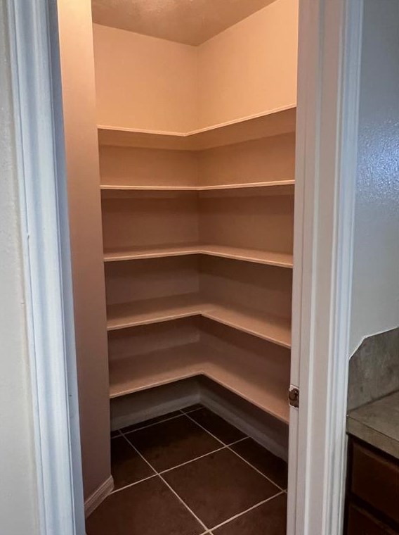 1938 Rock Rdg Dr, Houston TX  77049-1467 exterior