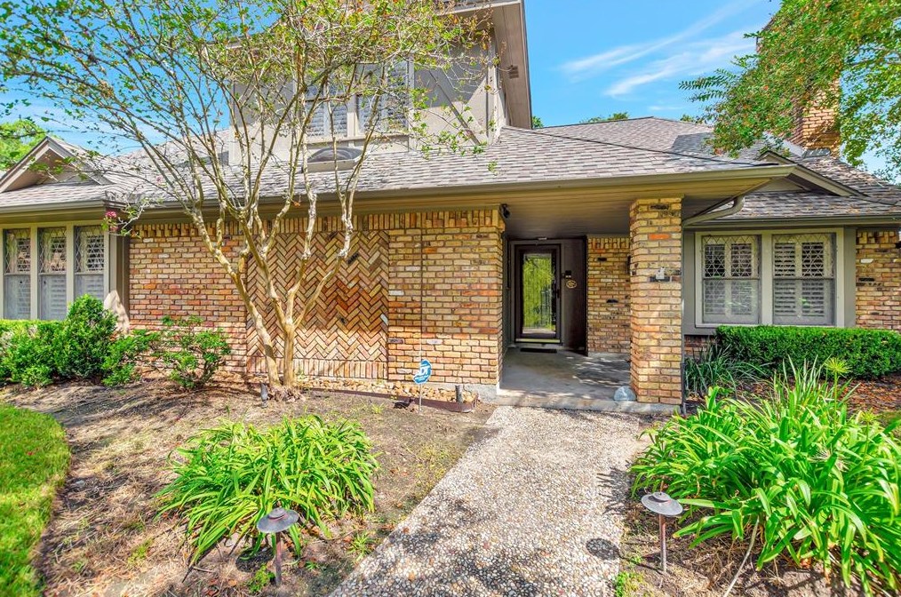 16019 Craighurst Dr, Houston, TX 77059-6424