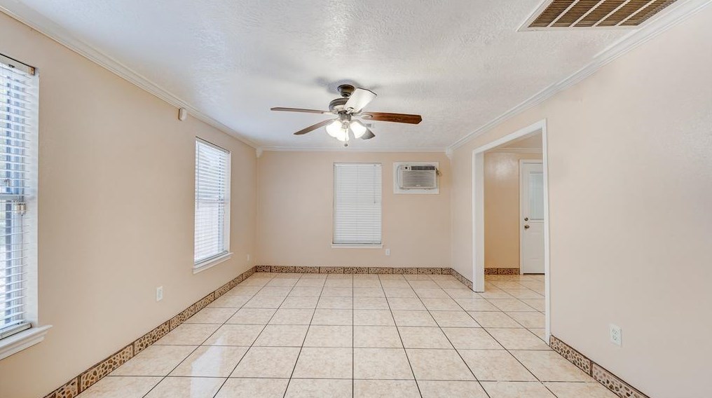 6907 Gainesville St, Houston TX  77020-3347 exterior