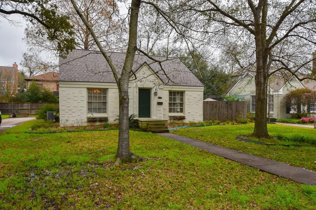 527 S 3rd St, Bellaire, TX 77401