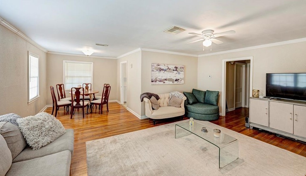 4500 Larch Ln, Bellaire, TX 77401