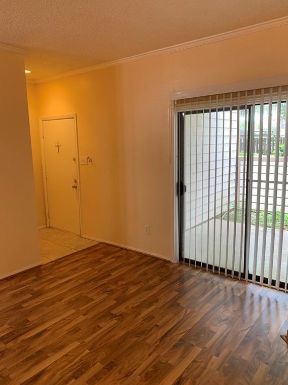 1775 Holiday Dr, Galveston, TX 77550