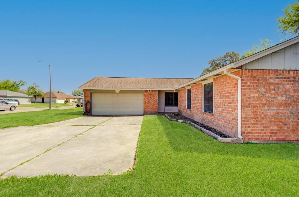 10114 Rustic Rock Rd, Morgans Point, TX 77571