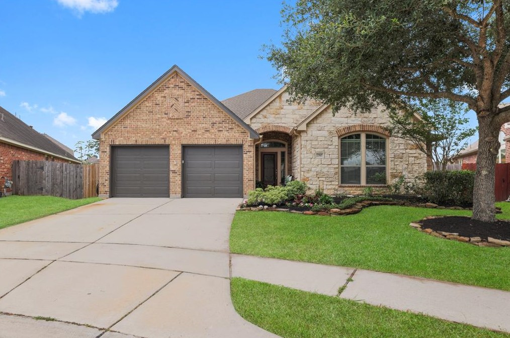 2707 Oak Pass Ct, Conroe, TX 77385