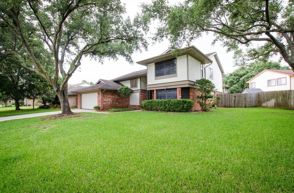 2115 Streamcrest Ln, Sugar Land TX  77479-2217 exterior