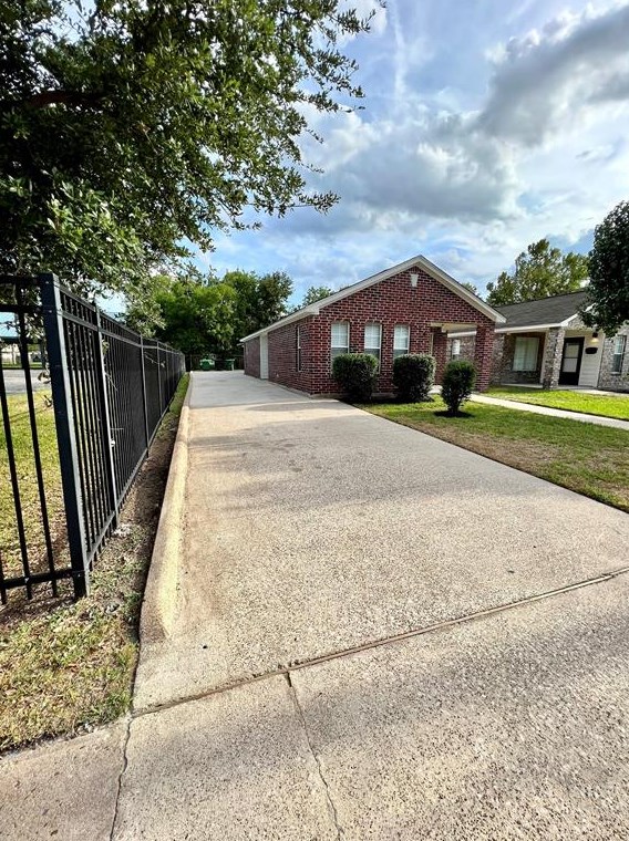 626 35 St, Houston TX  77018-6520 exterior