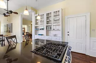 1427 Winnie St, Galveston, TX 77550 - Photo 18