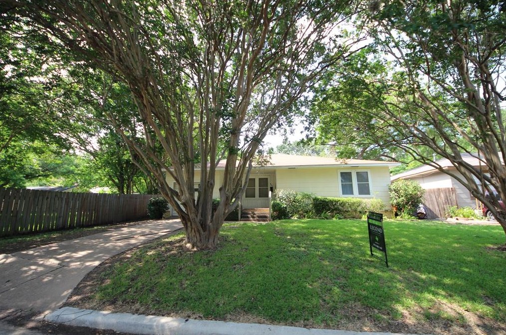 907 Barnhill St, Brenham, TX 77833