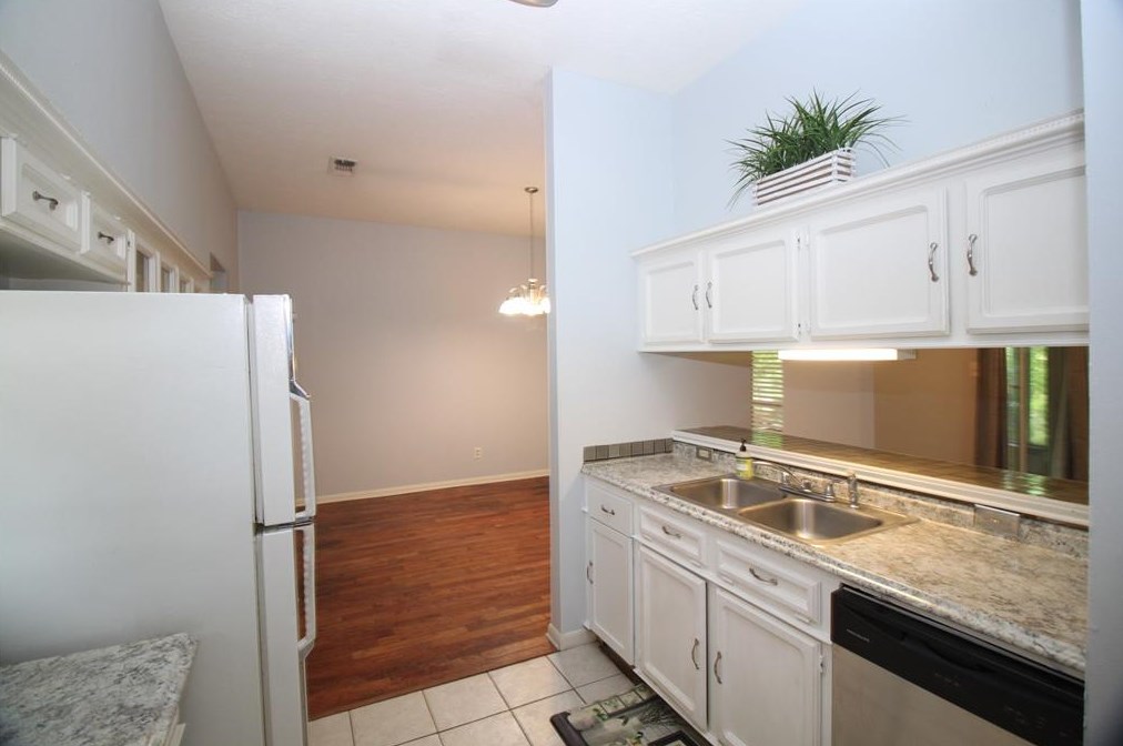 715 Palmer Dr, Conroe, TX 77302