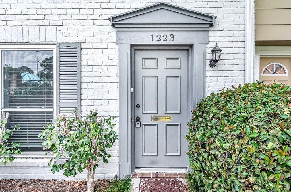1223 Country Place Dr, Houston, TX 77079