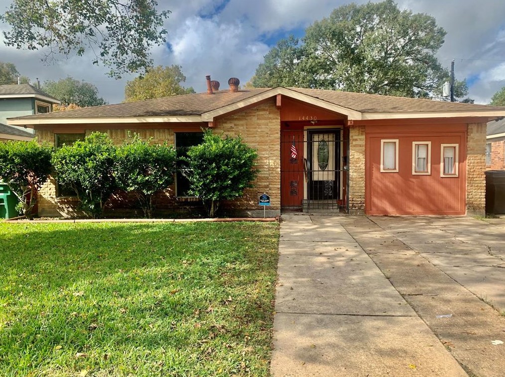 14430 Insley St, Houston, TX 77045-6533