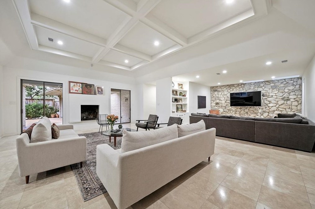 10314 Pine Forest Rd, Houston, TX 77042-1538