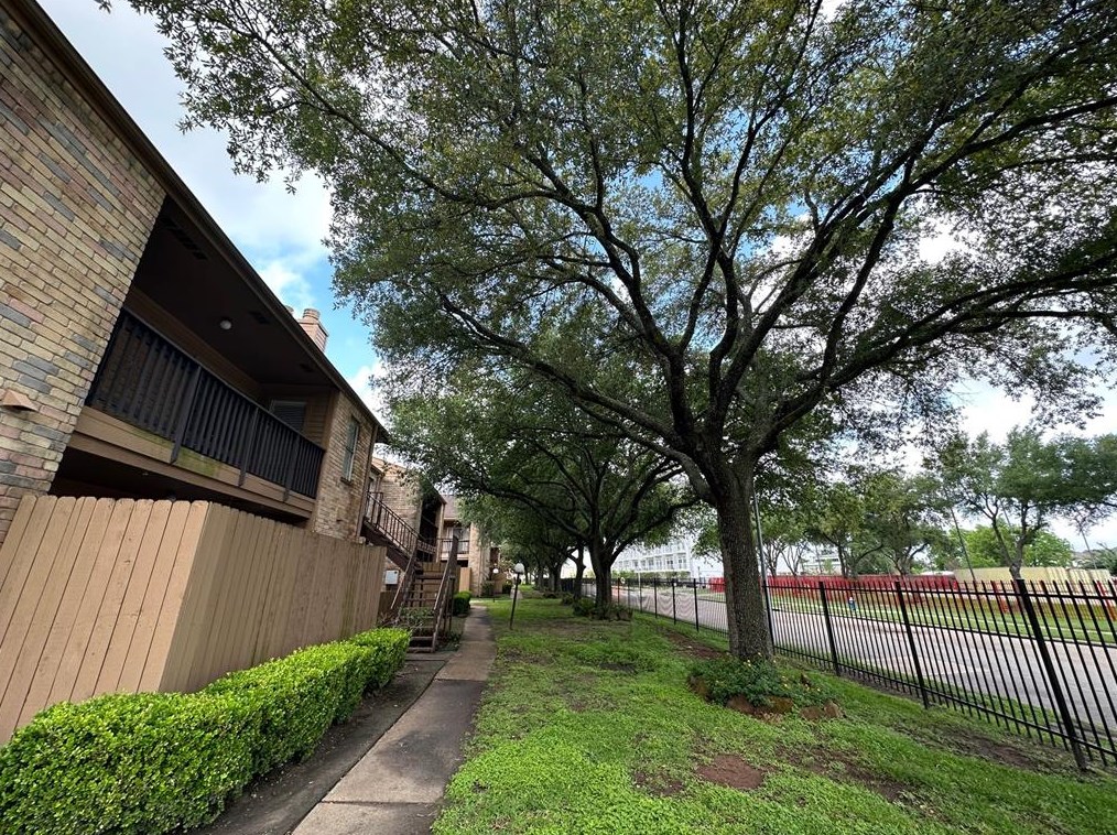 10555 Turtlewood Ct Unit 203, Houston, TX 77072