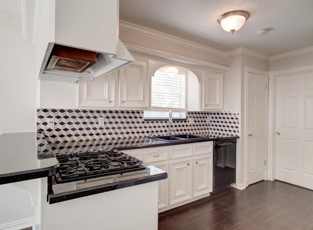 16011 Alta Mesa Dr, Houston TX  77083-1103 exterior