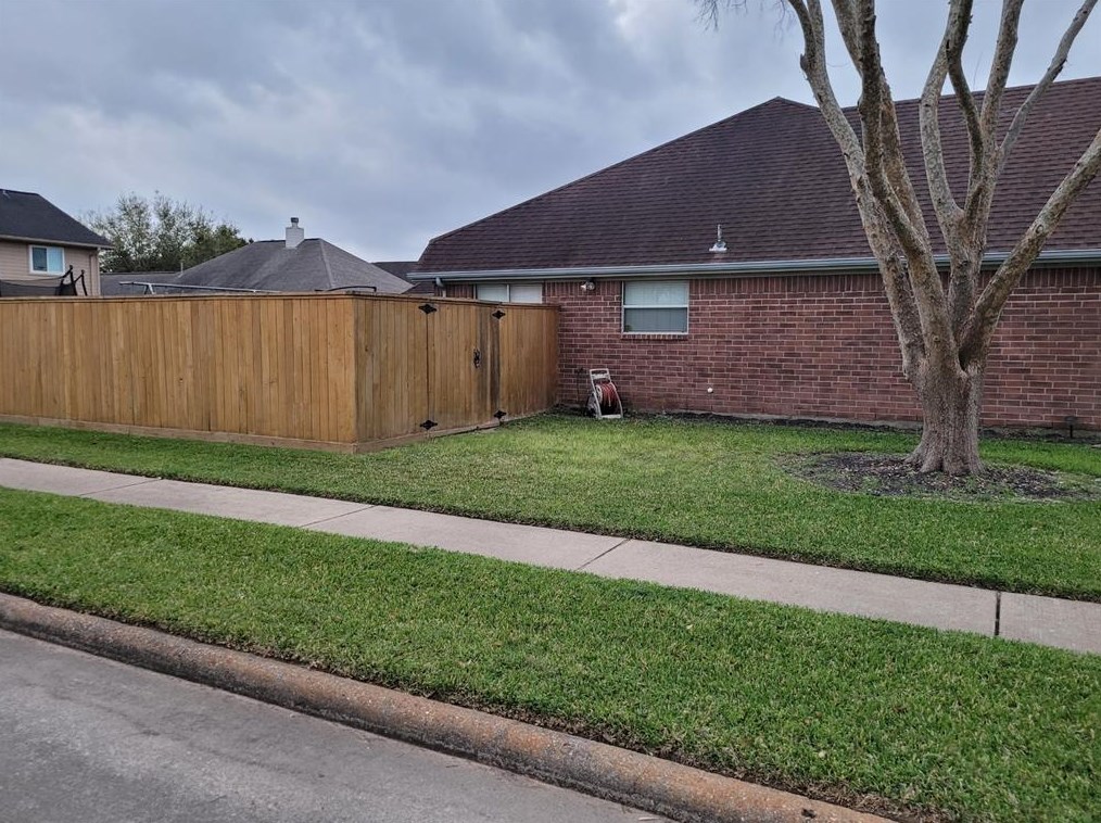 6234 Pleasant Stream Dr, Katy TX  77449-4217 exterior