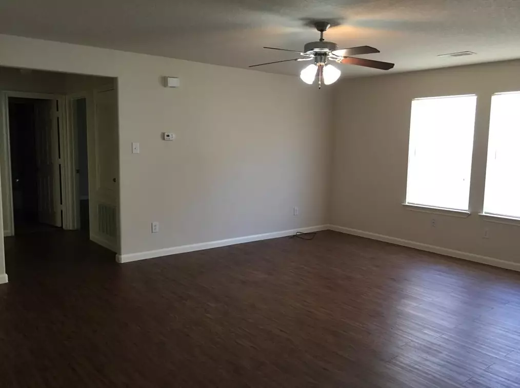 605 Wades Way #b, White Hall, TX 77868