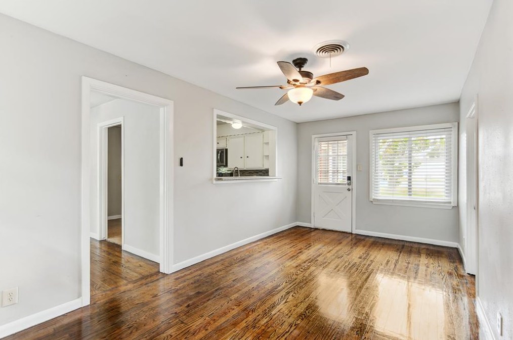 1603 W Sealy St, Alvin, TX 77511