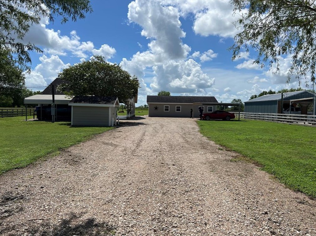 9211 E Creek Bend Dr, Needville, TX 77461