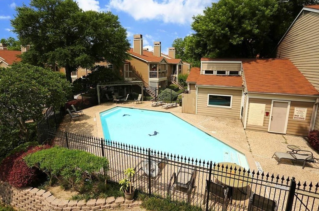 1880 White Oak Dr Apt 107, Houston, TX 77009