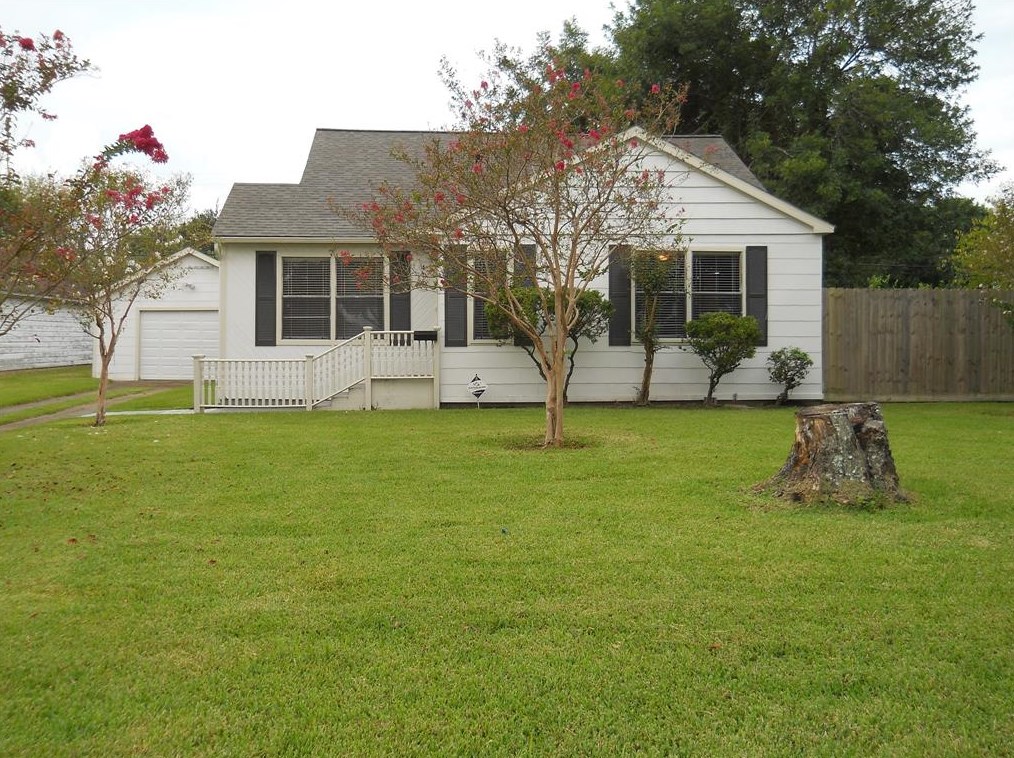 409 14th Ave N, Texas City, TX 77590