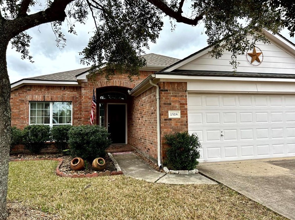 1518 Squire Dr, Baytown, TX 77521