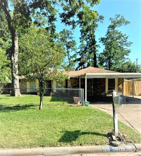 5010 Debeney Dr, Houston, TX 77039-4813