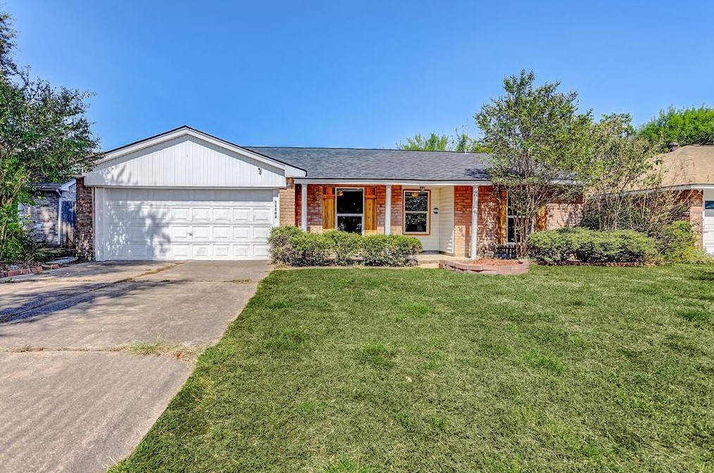 11202 Ensbrook Dr, Houston, TX 77099-4610