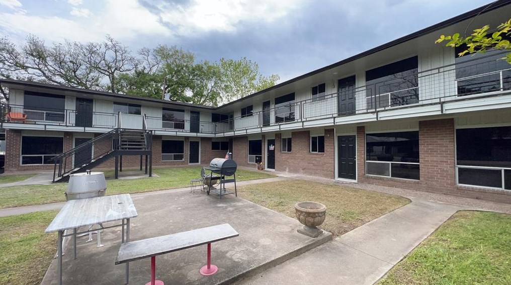 2201 N Grand Blvd #14, Pearland, TX 77581