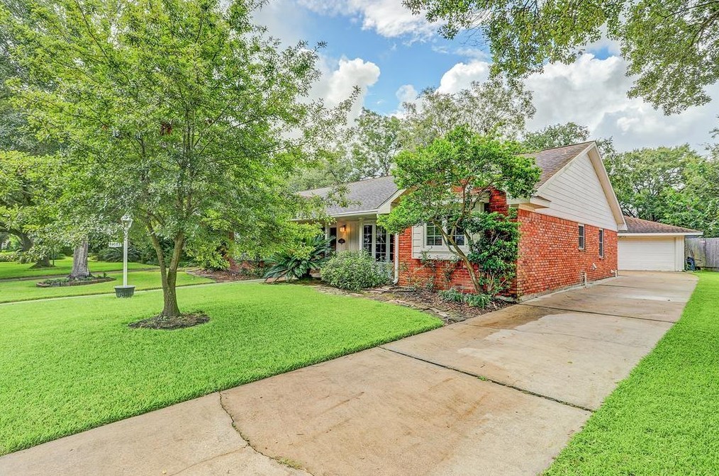 18302 Carriage Ln, Houston, TX 77058