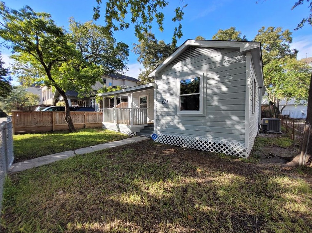 4302 Dickson St, Houston, TX 77007