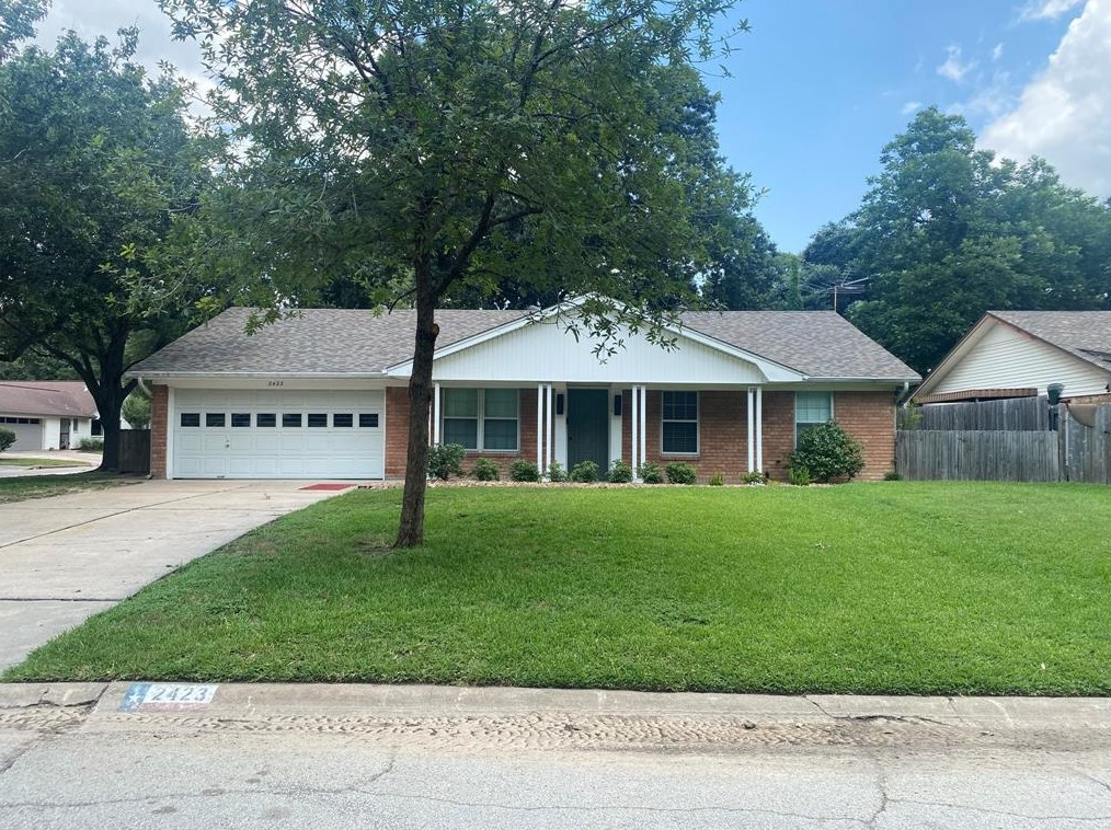 2423 Lazybrook Dr, Houston, TX 77008-1127