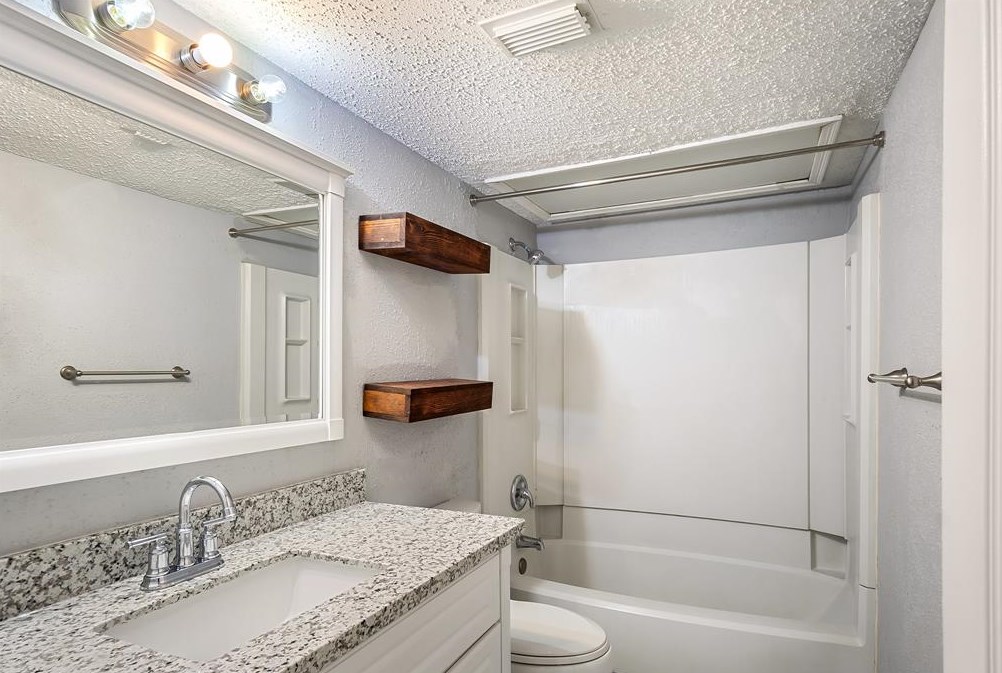 7402 Alabonson Rd, Houston TX  77088-5354 exterior