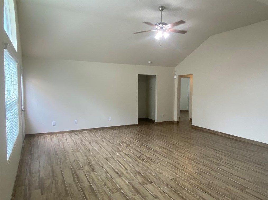 12435 Greenmesa Dr, Houston, TX 77044-7258