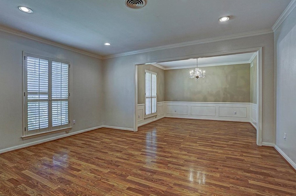 10022 Wickersham Ln, Houston, TX 77042-3106