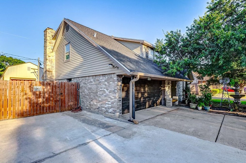 2213 Cherry Ln, Pasadena, TX 77502-4042