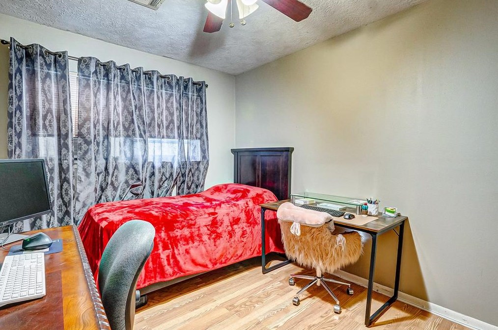 2213 Cherry Ln, Pasadena TX 77502-4043 exterior