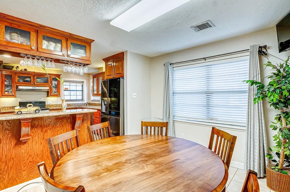 2213 Cherry Ln, Pasadena TX 77502-4043 exterior