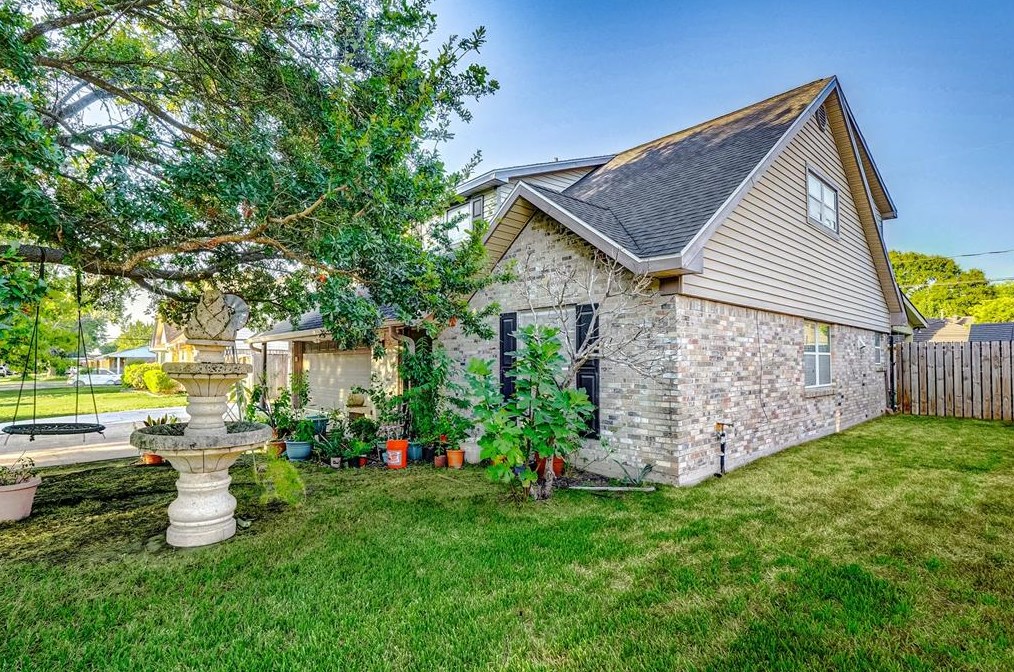 2213 Cherry Ln, Pasadena TX 77502-4043 exterior