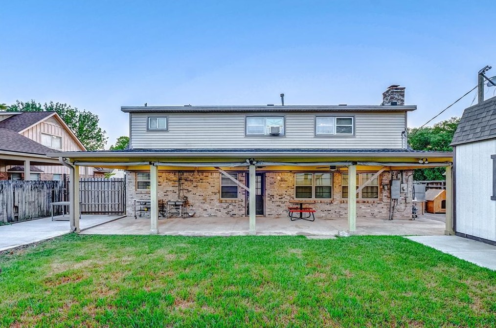 2213 Cherry Ln, Pasadena TX 77502-4043 exterior