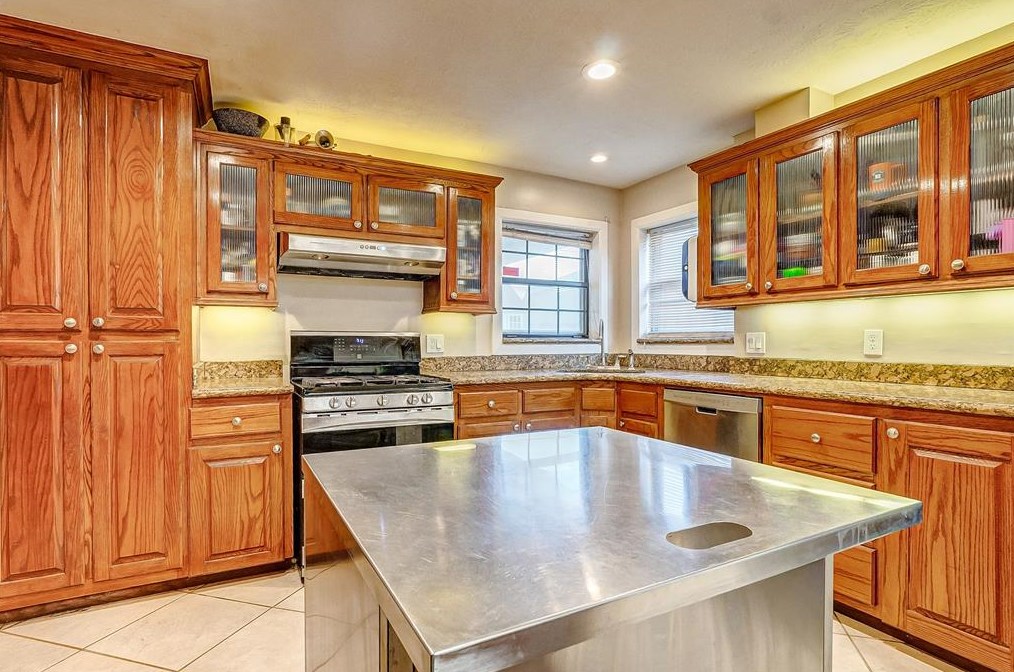 2213 Cherry Ln, Pasadena TX 77502-4043 exterior