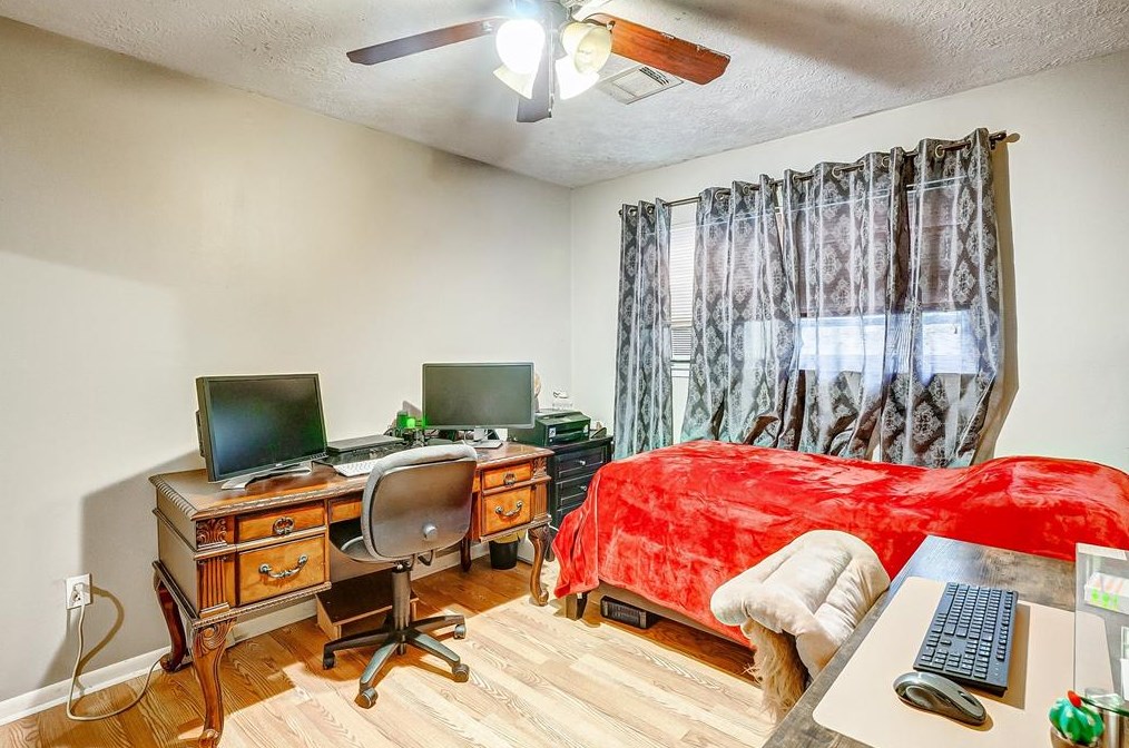 2213 Cherry Ln, Pasadena TX 77502-4043 exterior