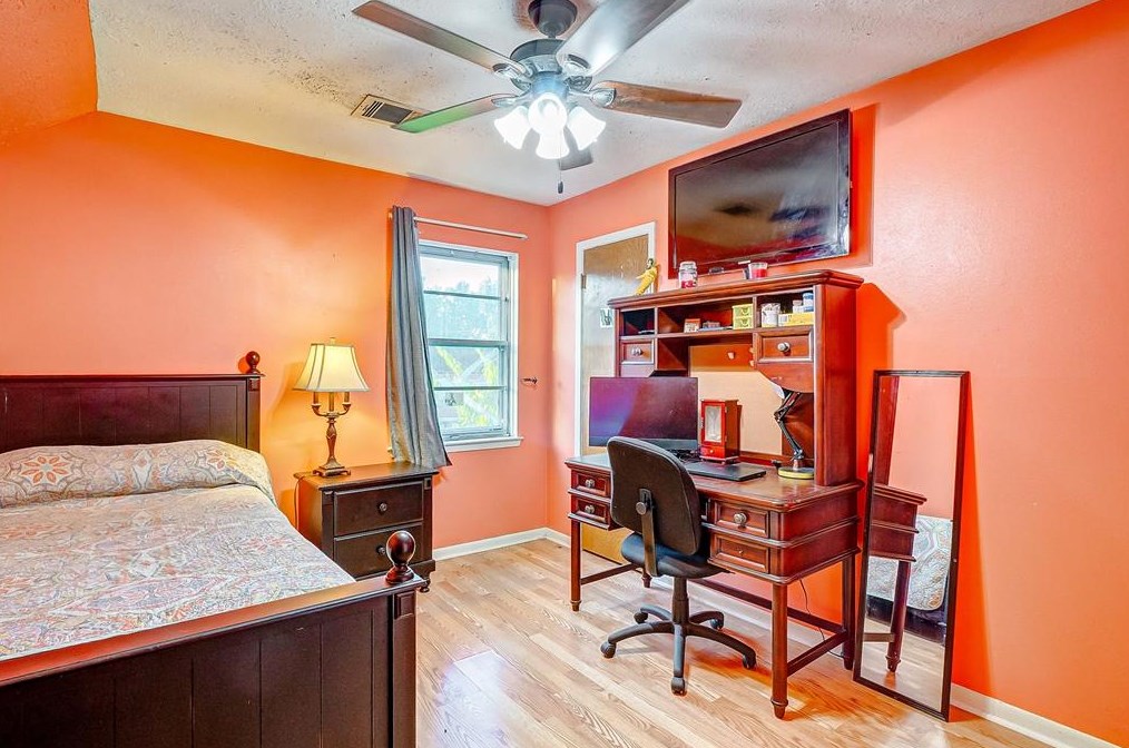 2213 Cherry Ln, Pasadena TX 77502-4043 exterior