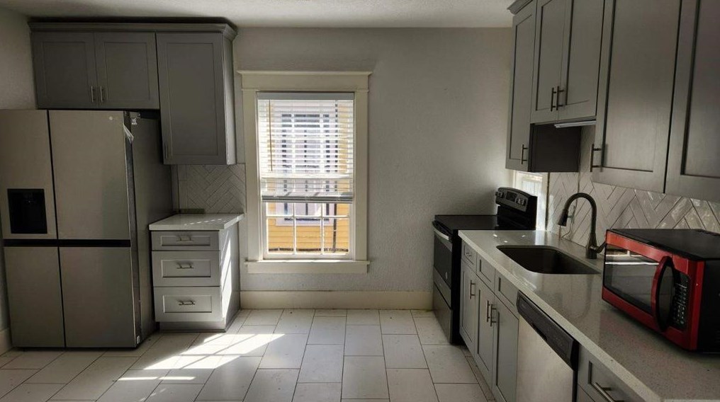 2609 Broadway St #2, Galveston, TX 77550