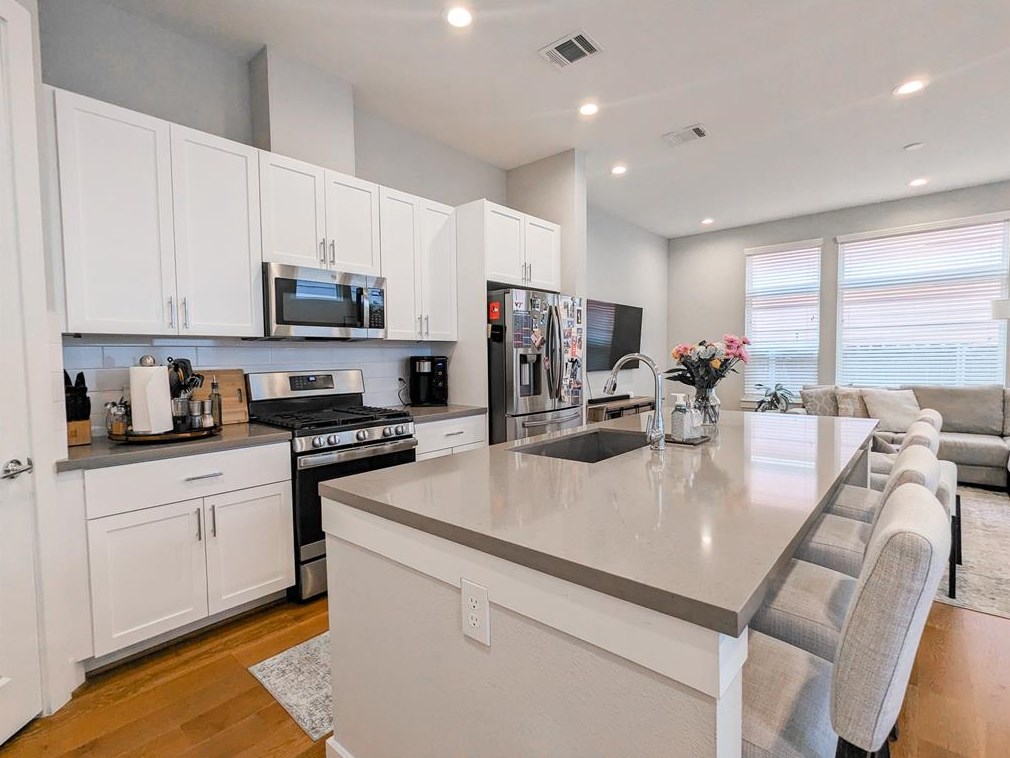 2204 Beall St, Houston TX  77008-1834 exterior