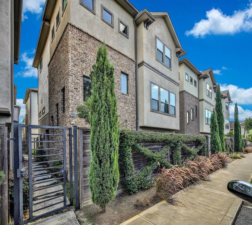 5850 Petty St, Houston, TX 77007