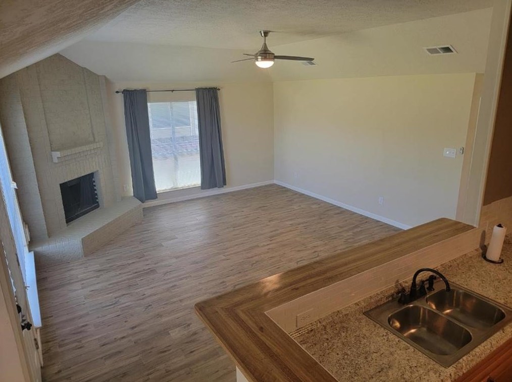 2206 Aberdeen Dr, League City, TX 77573