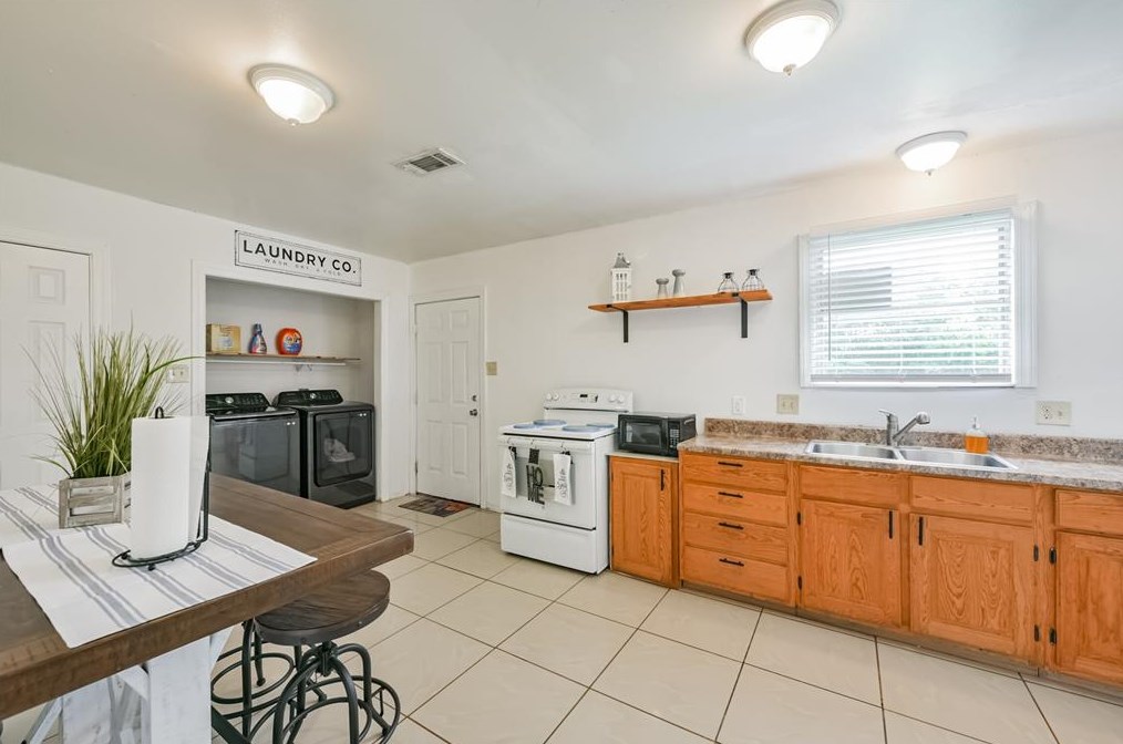 9902 Cargill St, Houston TX  77029-3510 exterior