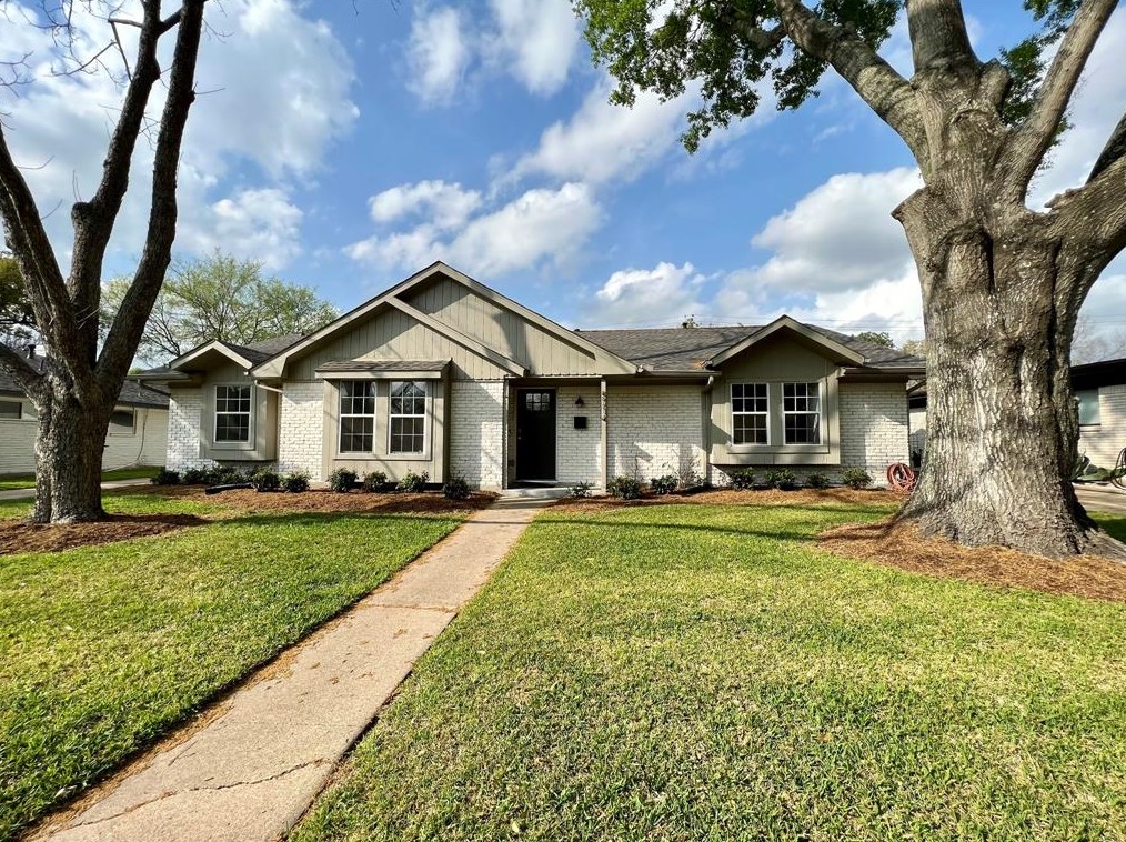 5714 Rutherglenn Dr, Houston, TX 77096-4806