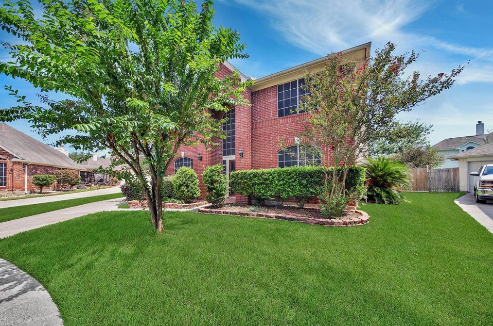 1742 Country Club Cove Dr, Baytown, TX 77521